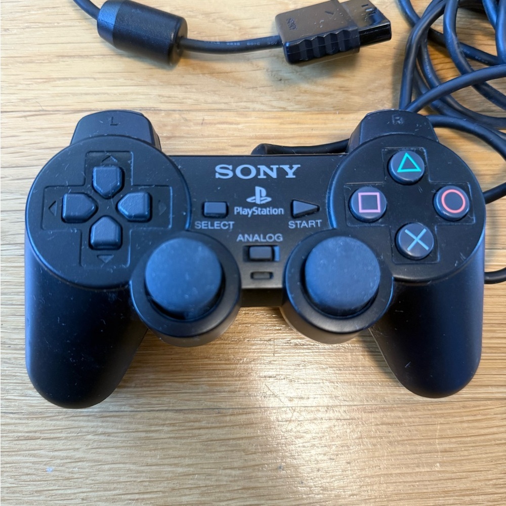 black Sony DUALSHOCK 2 wired controller for the PlayStation 2 console - Picture 2 of 4
